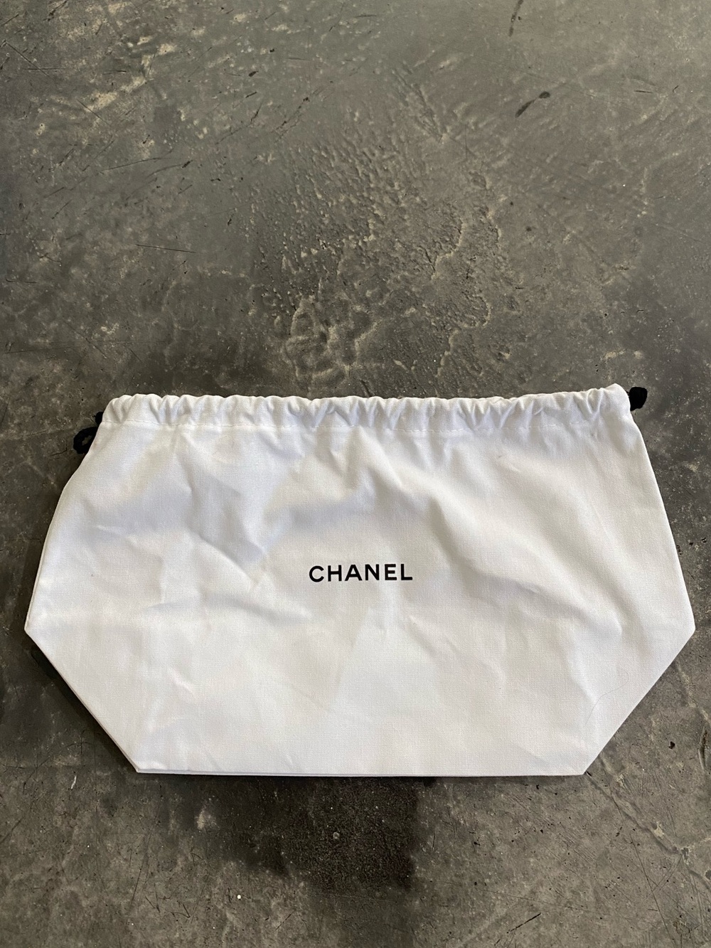 CHANEL White Dust Bag with Black Logo 12”x7”
(May A-1)